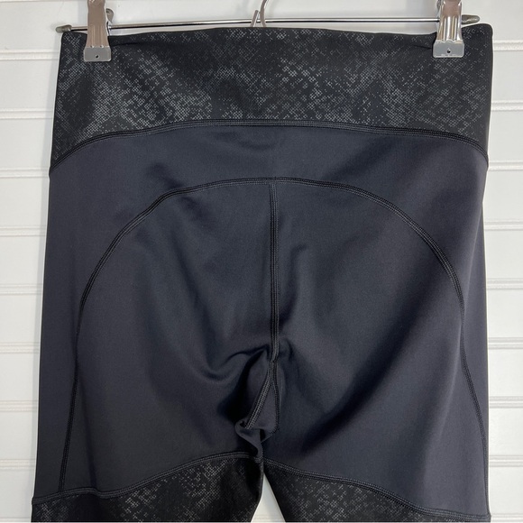 Athleta Stay Fly 7/8 Tight Sz M Black Reflective Mesh Inset Running Reflective - Picture 9 of 13